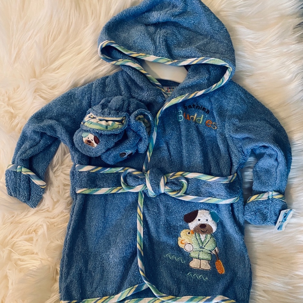 ⚡️3/$20⚡️Okie Dokie NWT bathrobe set 0-9months